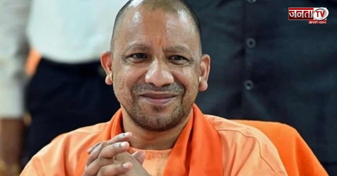 यूपी में बड़ा प्रशासनिक फेरबदल: 38 IAS अफसरों के तबादले, 8 जिलाधिकारियों की बदली 