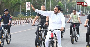 चंडीगढ़ सुखना लेक पर CM सैनी ने चलाई साइकिल, बोले- 'स्वस्थ भारत के लिए सबको आना होगा साथ'