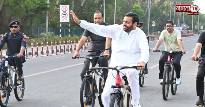 चंडीगढ़ सुखना लेक पर CM सैनी ने चलाई साइकिल, बोले- 'स्वस्थ भारत के लिए सबको आना होगा साथ'