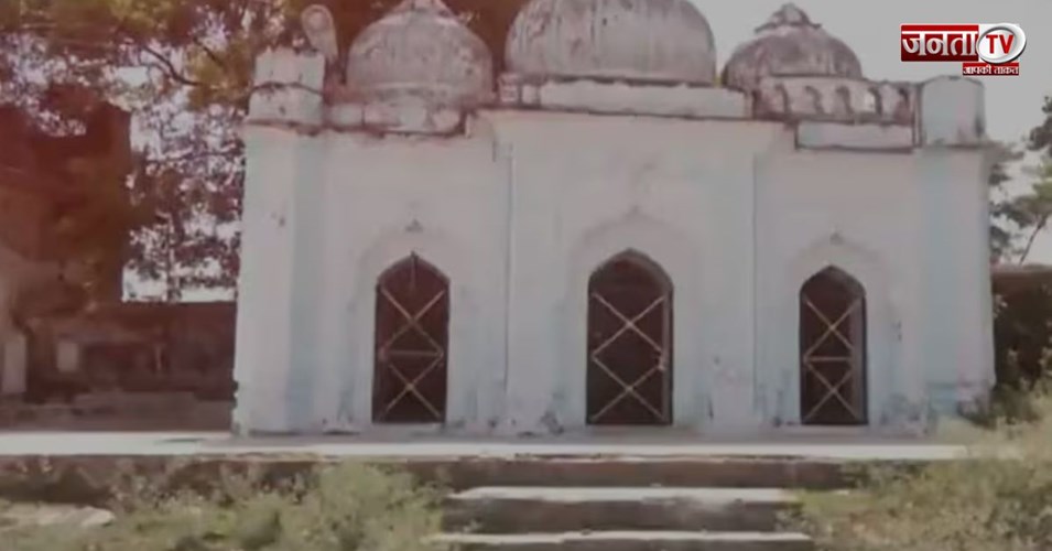 'राजा कंस का महल था, आज नमाज...',UP में एक और मस्जिद पर विवाद, पासी समाज ने किया दावा