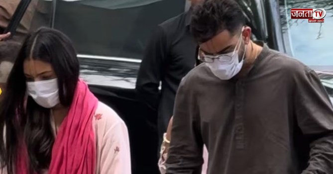 IPL जीतने के बाद प्रेमानंद महाराज के आश्रम पहुंचे Virat Kohli, पत्नी अनुष्का संग लिया आशीर्वाद 