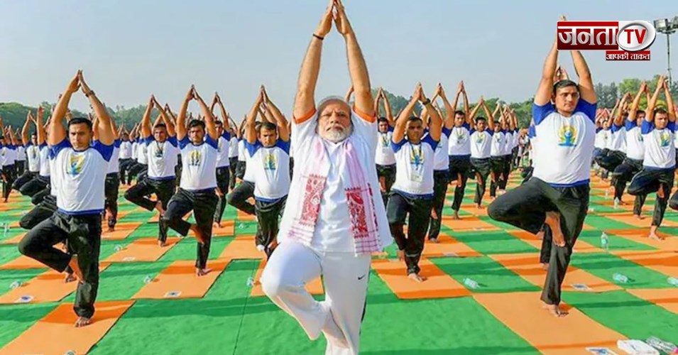 Kolkata में PM Modi के नेतृत्व में योग, 210 देशों तक पहुंच रहा भारत का संदेश