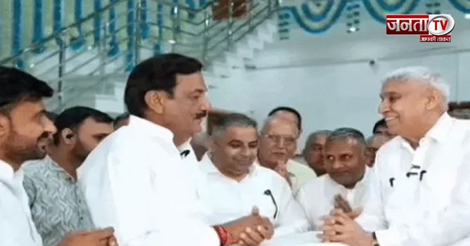 पूर्व जेल मंत्री रणजीत चौटाला पहुंचे सतलोक आश्रम, रामपाल से कही ऐसी बात; Video हो रहा वायरल 