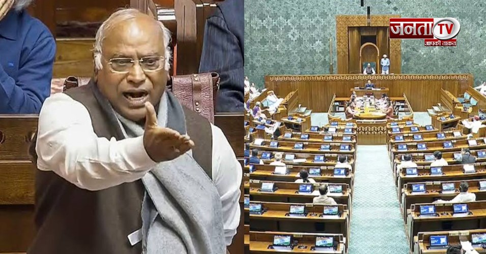 संसद में गूंजा पेपर लीक का मुद्दा, खरगे बोले- छात्रों पर क्यों हुआ लाठीचार्ज?