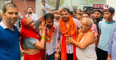 पप्पू यादव पर चप्पल फेंकने वालों का ढोल-नगाड़ों से स्वागत, फूल-माला पहनाकर निकाला रोड शो
