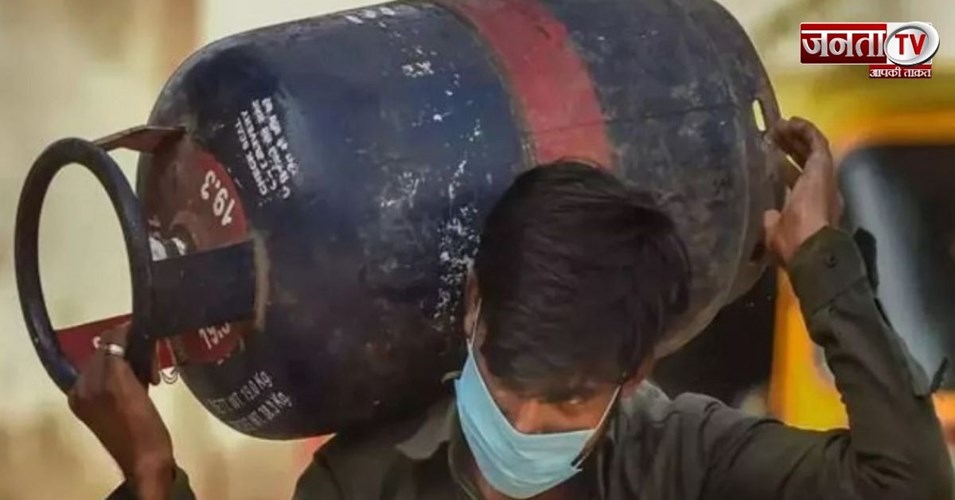 कमर्शियल LPG सिलिंडर की कीमतों में 183.50 रुपये की कटौती, घरेलू LPG की कीमतों में कोई बदलाव नहीं