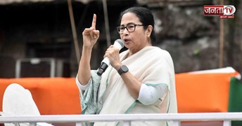 Mamata Banerjee को बड़ा झटका! नंदीग्राम के बाद रेजीनगर उम्मीदवार ने भी वापस लिया नामांकन