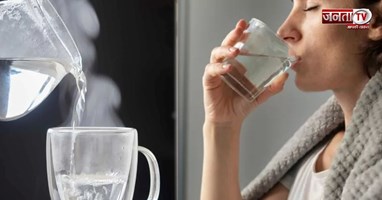 सुबह गुनगुना पानी पीने की आदत क्यों है खास? जानें सेहत को मिलने वाले 5 फायदे