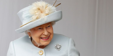ब्रिटेन की महारानी एलिजाबेथ सोशल मीडिया से दूर हैं।