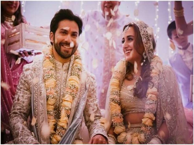 Varun-Natasha Wedding: एक्टर ने सोशल मीडिया पर शेयर की शादी की तस्वीरें, बॉलीवुड ने दीं शुभकामनाएं