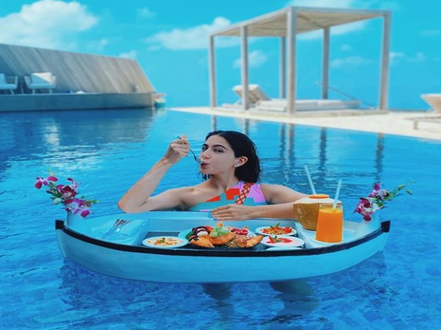 सारा ने शेयर की Maldive Vacation की थ्रोबैक तस्वीरें, फैंस बोले...Wooow 