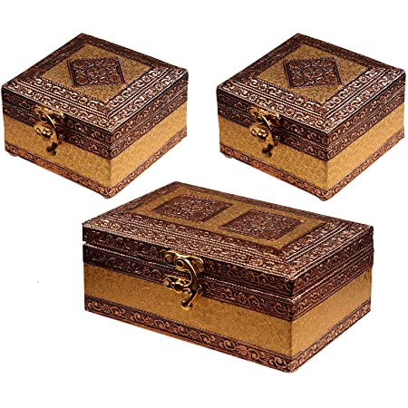 Karwa Chauth 2021: करवा चौथ पर पत्नी को उपहार में क्या दें? ये रहे बेस्ट ऑप्शंस