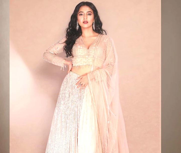 Tejaswi Prakash Birthday: असल जिंदगी में बेहद स्टाइलिश हैं तेजस्वी प्रकाश, आप भी लें इंस्पिरेशन