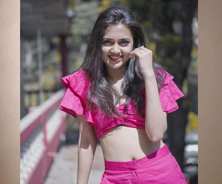 Tejaswi Prakash Birthday: असल जिंदगी में बेहद स्टाइलिश हैं तेजस्वी प्रकाश, आप भी लें इंस्पिरेशन