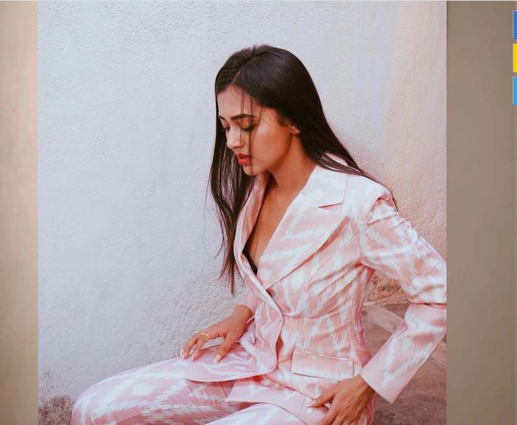 Tejaswi Prakash Birthday: असल जिंदगी में बेहद स्टाइलिश हैं तेजस्वी प्रकाश, आप भी लें इंस्पिरेशन
