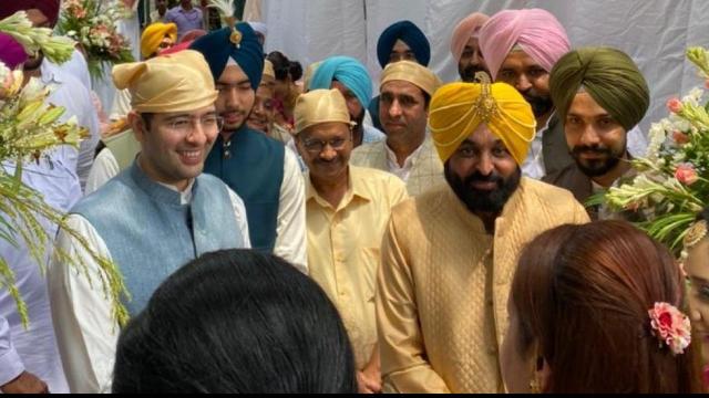 Bhagwant Mann Wedding Photos: लाल जोड़े में बेहद खूबसूरत दिखीं गुरप्रीत कौर, देखें शादी की तस्वीरें