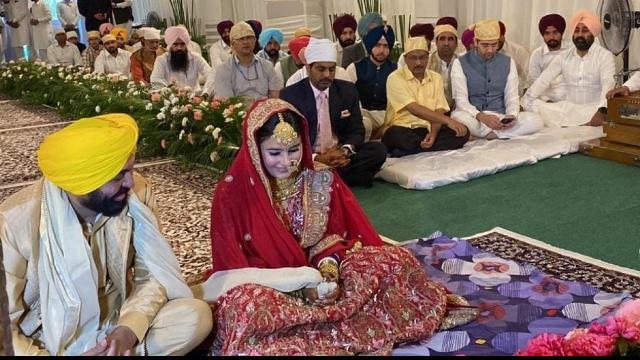 Bhagwant Mann Wedding Photos: लाल जोड़े में बेहद खूबसूरत दिखीं गुरप्रीत कौर, देखें शादी की तस्वीरें