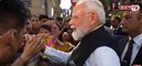  Paris में Bilateral Engagements के लिए ठहरे PM Modi का Indians ने किया भव्य स्वागत